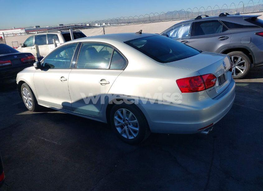 Photo 3 of 2011 Volkswagen Jetta 2.5L SE (VIN 3VWDZ7AJ4BM327134)