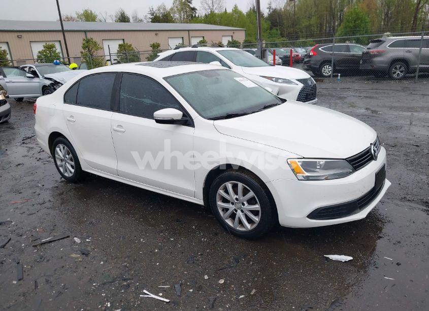 2011 Volkswagen Jetta 2.5L SE (VIN 3VWDZ7AJ4BM385356) main photo