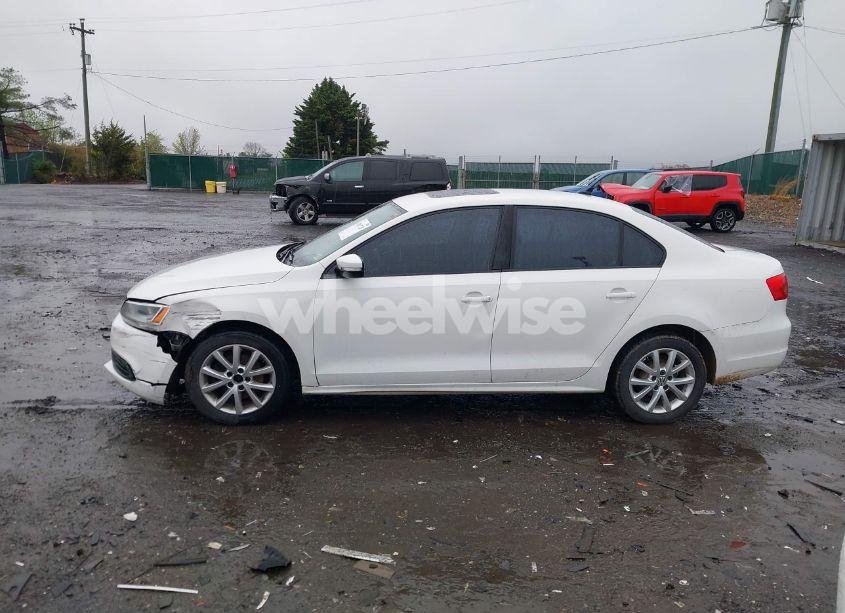 Photo 14 of 2011 Volkswagen Jetta 2.5L SE (VIN 3VWDZ7AJ4BM385356)