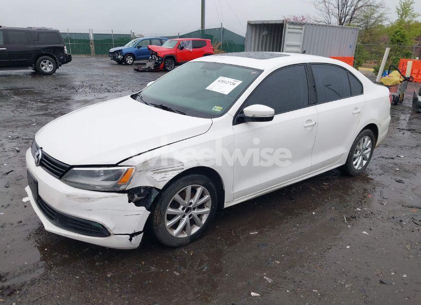 Photo 2 of 2011 Volkswagen Jetta 2.5L SE (VIN 3VWDZ7AJ4BM385356)