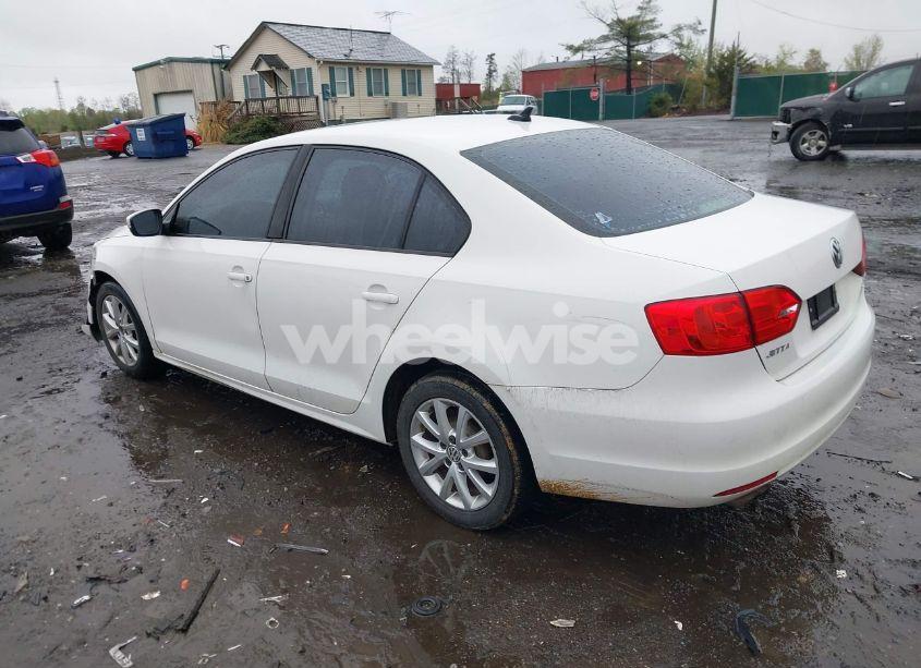 Photo 3 of 2011 Volkswagen Jetta 2.5L SE (VIN 3VWDZ7AJ4BM385356)