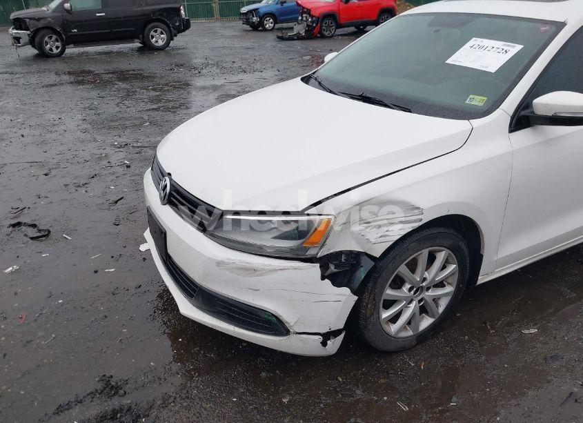 Photo 6 of 2011 Volkswagen Jetta 2.5L SE (VIN 3VWDZ7AJ4BM385356)