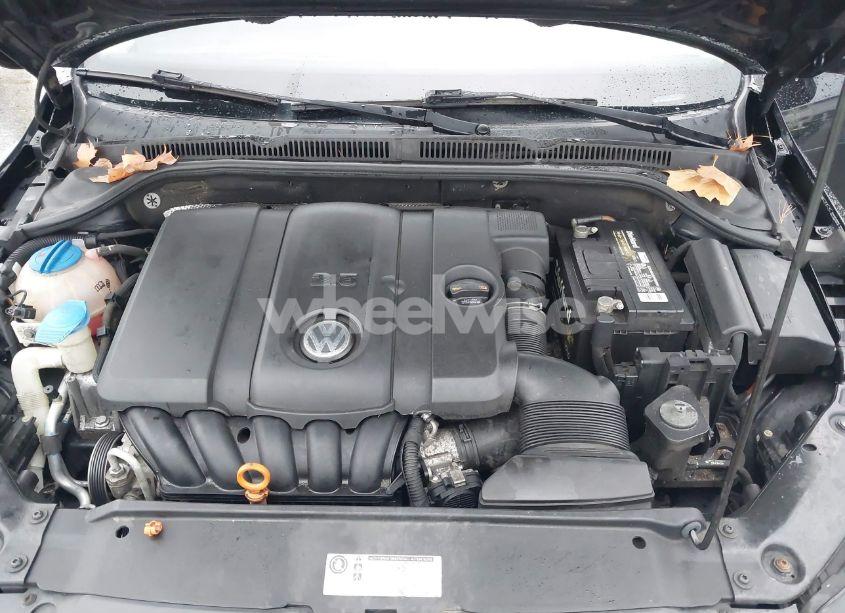 Photo 10 of 2011 Volkswagen Jetta 2.5L SE (VIN 3VWDZ7AJ5BM351071)