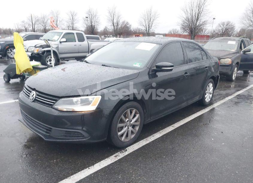 Photo 2 of 2011 Volkswagen Jetta 2.5L SE (VIN 3VWDZ7AJ5BM351071)