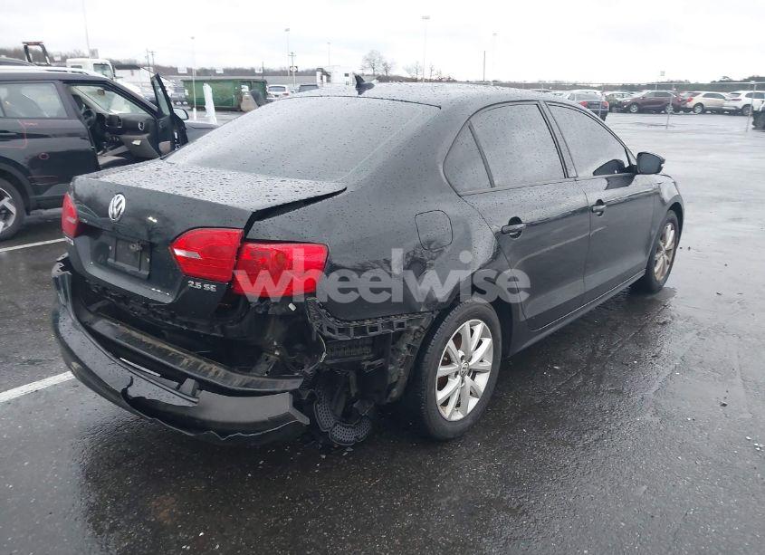 Photo 4 of 2011 Volkswagen Jetta 2.5L SE (VIN 3VWDZ7AJ5BM351071)