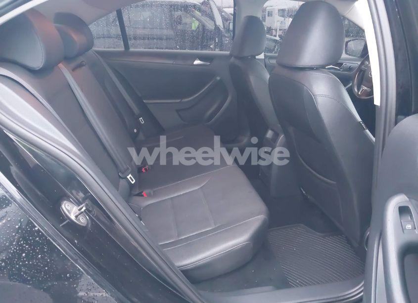 Photo 8 of 2011 Volkswagen Jetta 2.5L SE (VIN 3VWDZ7AJ5BM351071)