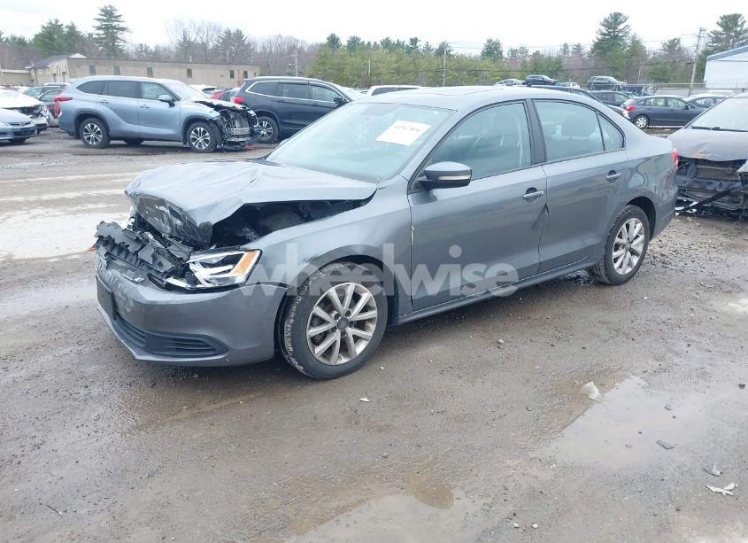 Photo 2 of 2011 Volkswagen Jetta 2.5L SE (VIN 3VWDZ7AJ5BM377346)