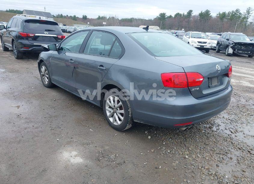 Photo 3 of 2011 Volkswagen Jetta 2.5L SE (VIN 3VWDZ7AJ5BM377346)