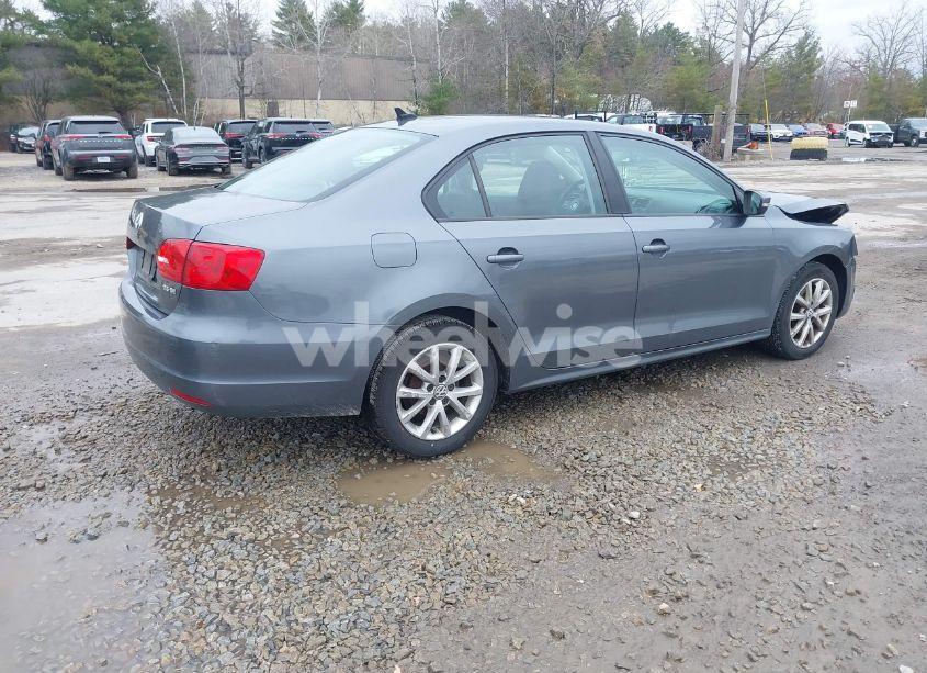 Photo 4 of 2011 Volkswagen Jetta 2.5L SE (VIN 3VWDZ7AJ5BM377346)