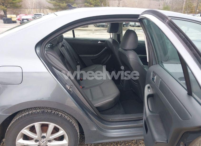 Photo 8 of 2011 Volkswagen Jetta 2.5L SE (VIN 3VWDZ7AJ5BM377346)