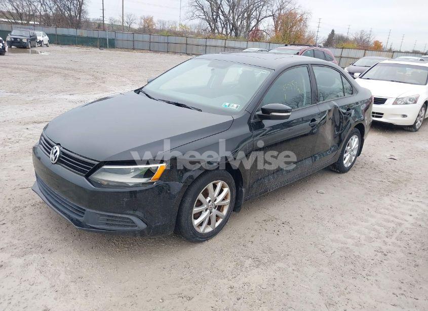 Photo 2 of 2011 Volkswagen Jetta 2.5L SE (VIN 3VWDZ7AJ5BM390209)