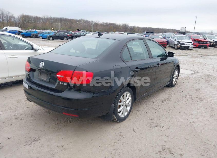 Photo 4 of 2011 Volkswagen Jetta 2.5L SE (VIN 3VWDZ7AJ5BM390209)