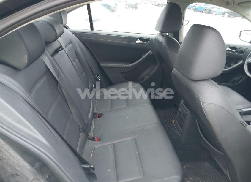 Photo 8 of 2011 Volkswagen Jetta 2.5L SE (VIN 3VWDZ7AJ5BM390209)