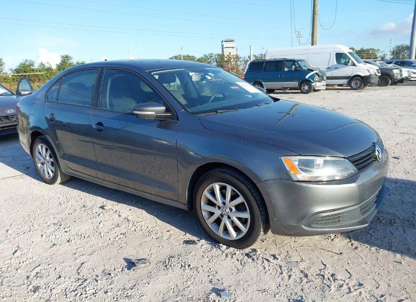 2011 Volkswagen Jetta 2.5L SE (VIN 3VWDZ7AJ5BM399041) main photo