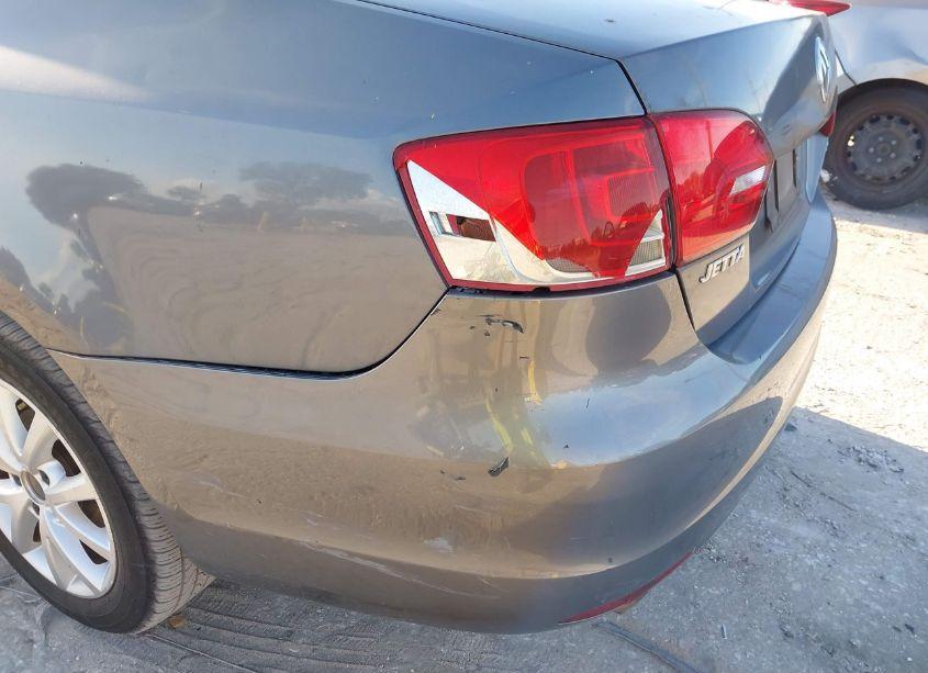 Photo 6 of 2011 Volkswagen Jetta 2.5L SE (VIN 3VWDZ7AJ5BM399041)