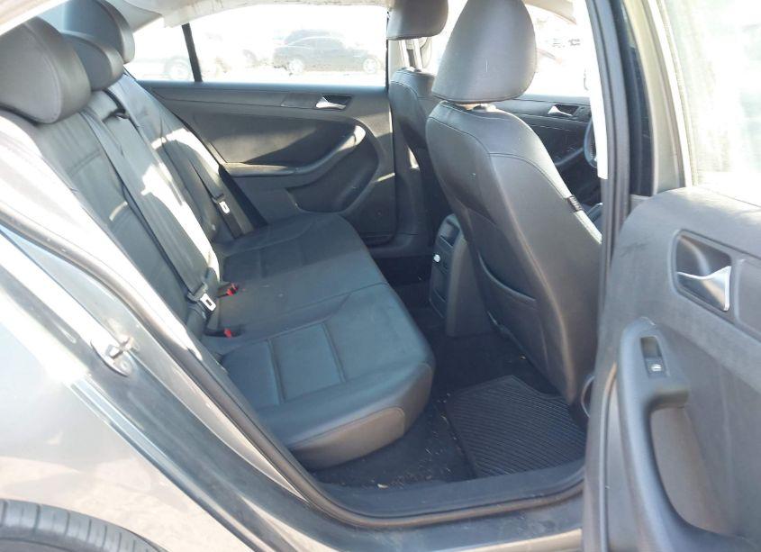 Photo 8 of 2011 Volkswagen Jetta 2.5L SE (VIN 3VWDZ7AJ5BM399041)