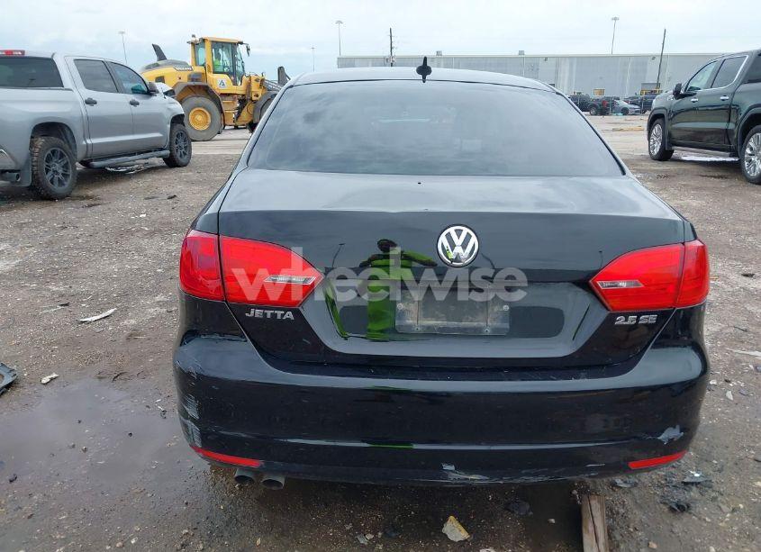 Photo 17 of 2011 Volkswagen Jetta 2.5L SE (VIN 3VWDZ7AJ6BM317592)