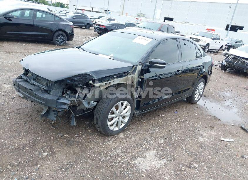 Photo 2 of 2011 Volkswagen Jetta 2.5L SE (VIN 3VWDZ7AJ6BM317592)