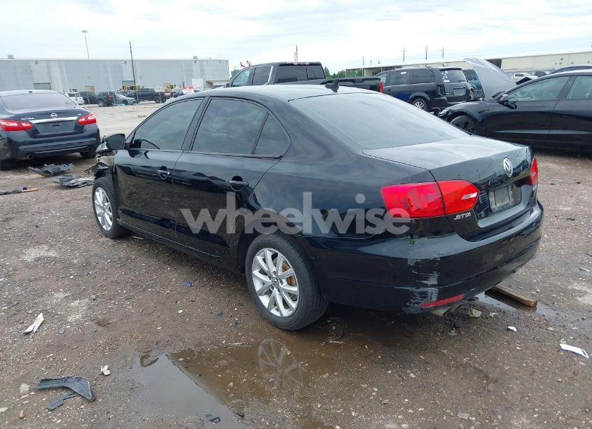 Photo 3 of 2011 Volkswagen Jetta 2.5L SE (VIN 3VWDZ7AJ6BM317592)