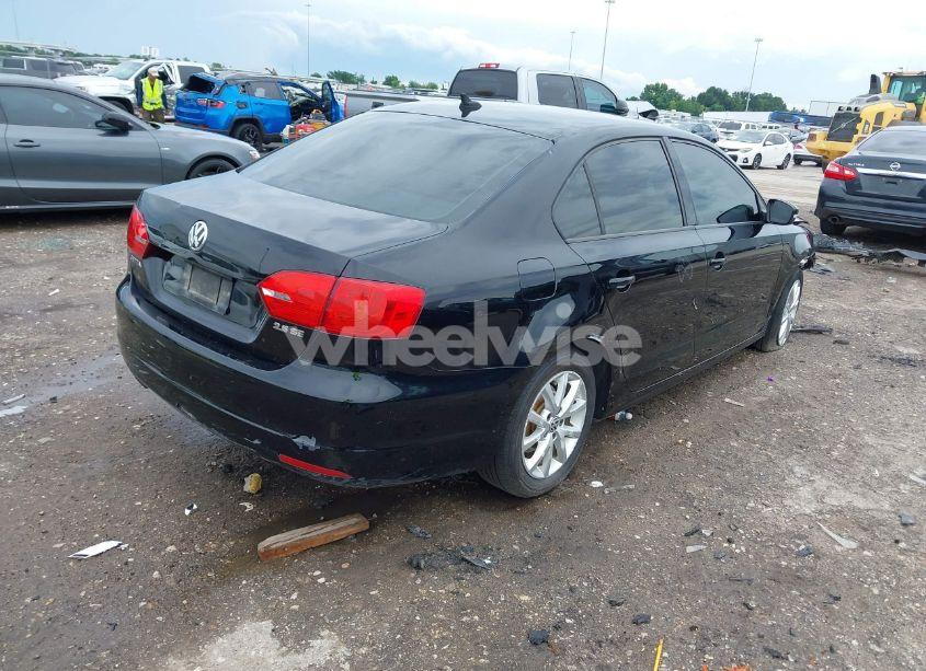 Photo 4 of 2011 Volkswagen Jetta 2.5L SE (VIN 3VWDZ7AJ6BM317592)