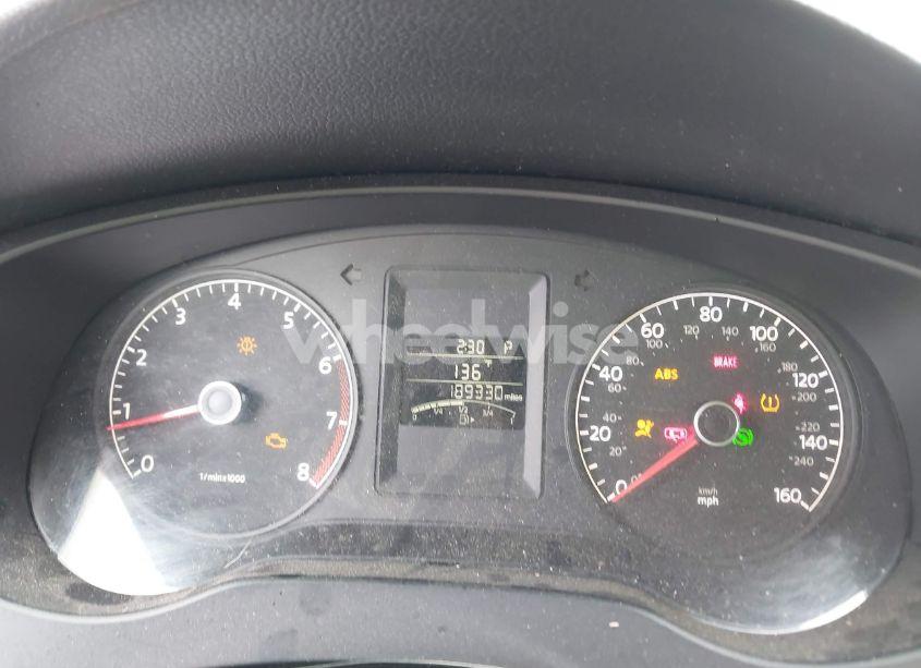 Photo 7 of 2011 Volkswagen Jetta 2.5L SE (VIN 3VWDZ7AJ6BM317592)