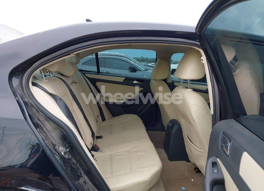 Photo 8 of 2011 Volkswagen Jetta 2.5L SE (VIN 3VWDZ7AJ6BM317592)