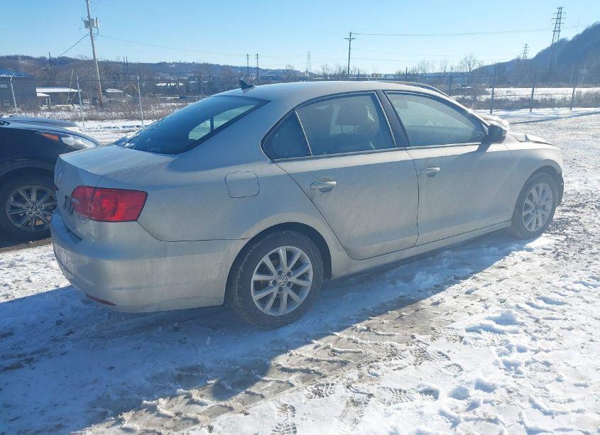 Photo 4 of 2011 Volkswagen Jetta 2.5L SE (VIN 3VWDZ7AJ6BM336255)