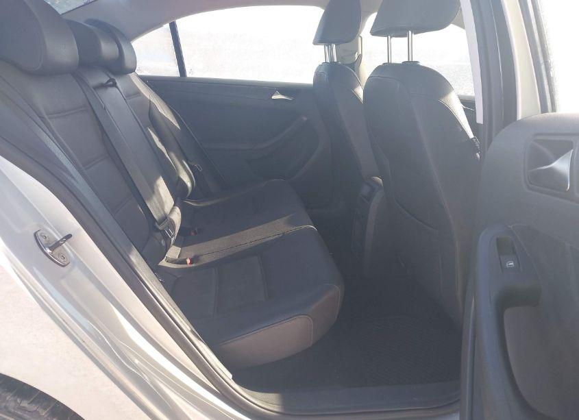 Photo 8 of 2011 Volkswagen Jetta 2.5L SE (VIN 3VWDZ7AJ6BM336255)