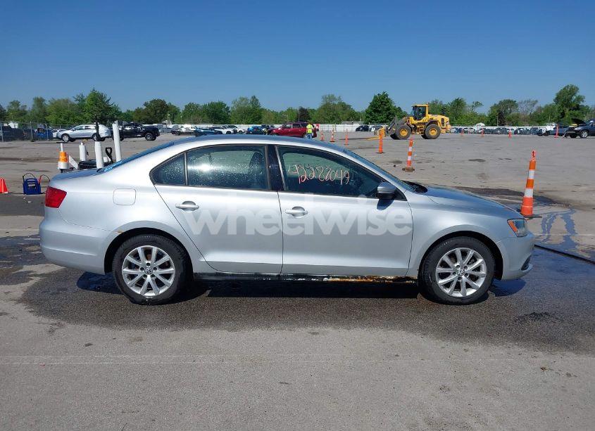 Photo 13 of 2011 Volkswagen Jetta 2.5L SE (VIN 3VWDZ7AJ6BM346719)