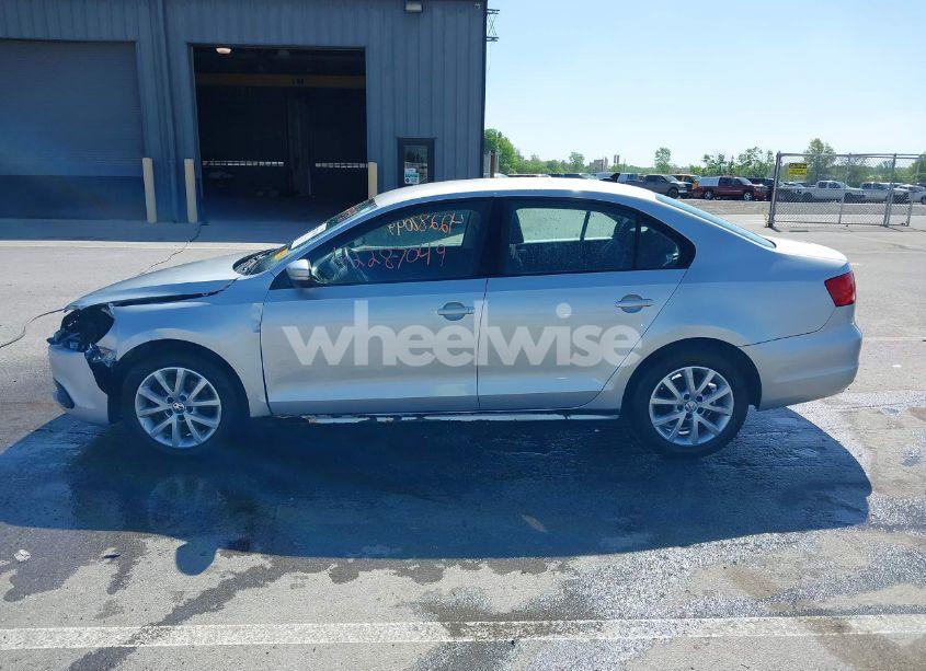 Photo 14 of 2011 Volkswagen Jetta 2.5L SE (VIN 3VWDZ7AJ6BM346719)