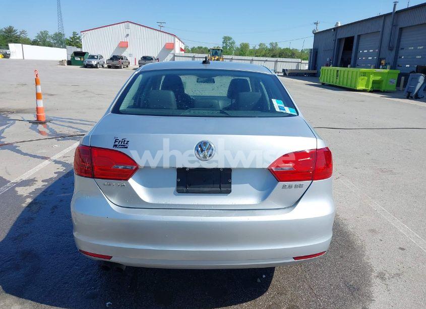 Photo 16 of 2011 Volkswagen Jetta 2.5L SE (VIN 3VWDZ7AJ6BM346719)