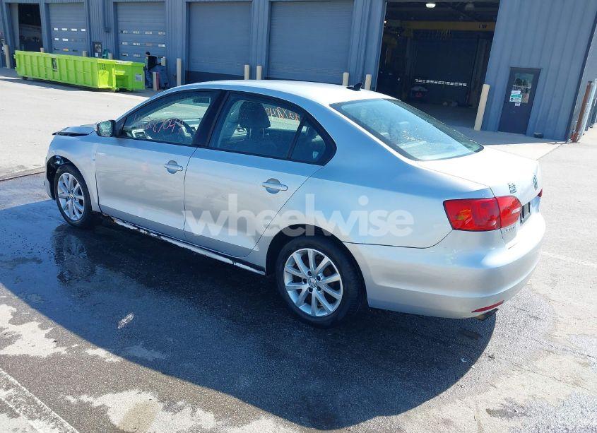 Photo 3 of 2011 Volkswagen Jetta 2.5L SE (VIN 3VWDZ7AJ6BM346719)