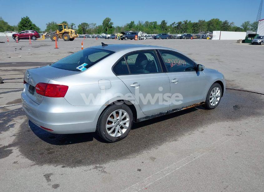 Photo 4 of 2011 Volkswagen Jetta 2.5L SE (VIN 3VWDZ7AJ6BM346719)