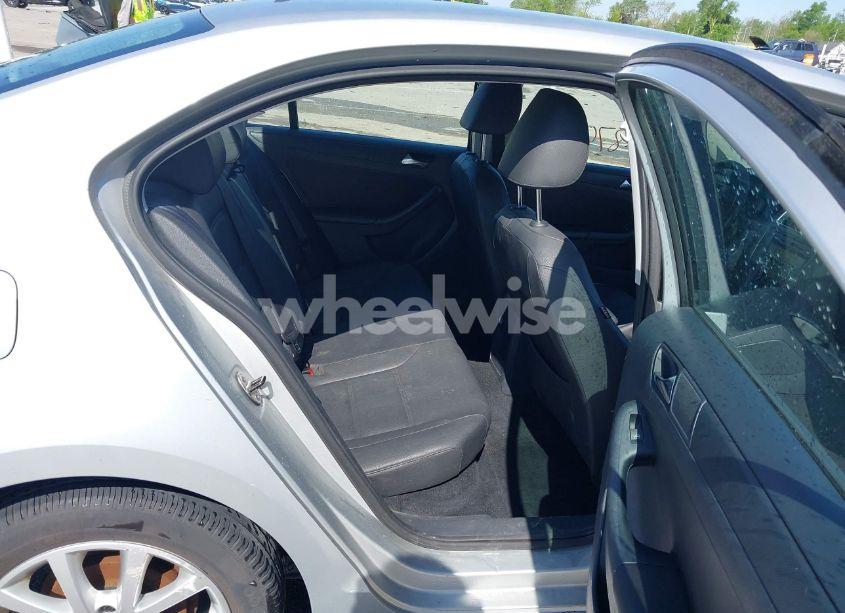 Photo 8 of 2011 Volkswagen Jetta 2.5L SE (VIN 3VWDZ7AJ6BM346719)