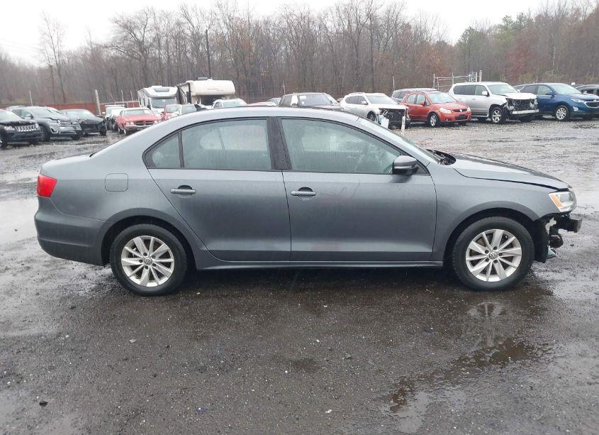 Photo 13 of 2011 Volkswagen Jetta 2.5L SE (VIN 3VWDZ7AJ6BM348020)