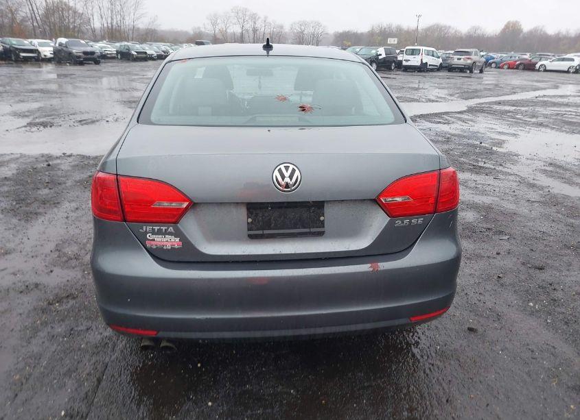 Photo 16 of 2011 Volkswagen Jetta 2.5L SE (VIN 3VWDZ7AJ6BM348020)
