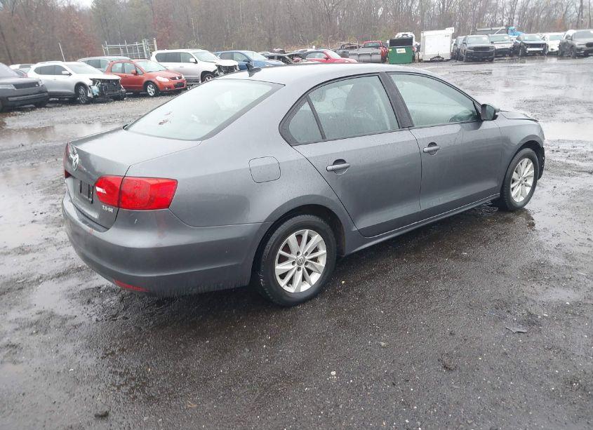 Photo 4 of 2011 Volkswagen Jetta 2.5L SE (VIN 3VWDZ7AJ6BM348020)