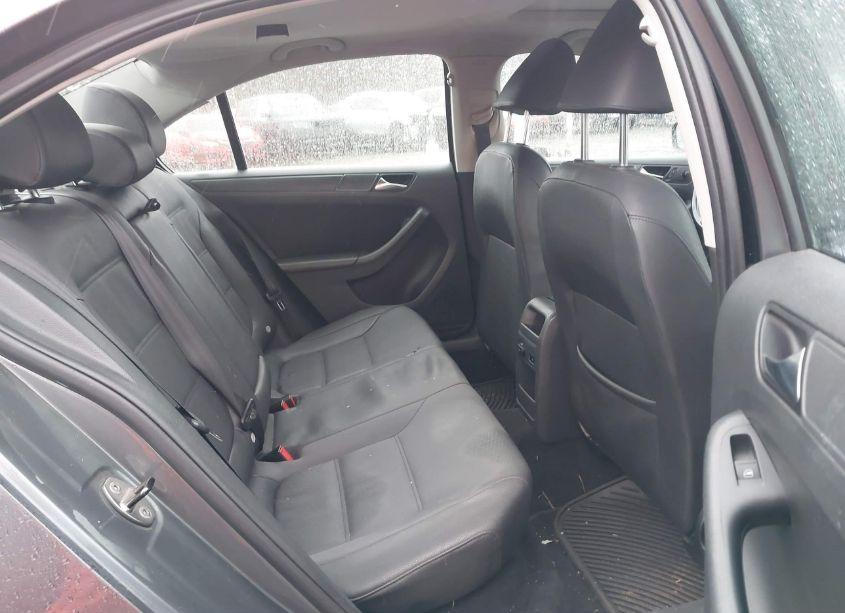 Photo 8 of 2011 Volkswagen Jetta 2.5L SE (VIN 3VWDZ7AJ6BM348020)