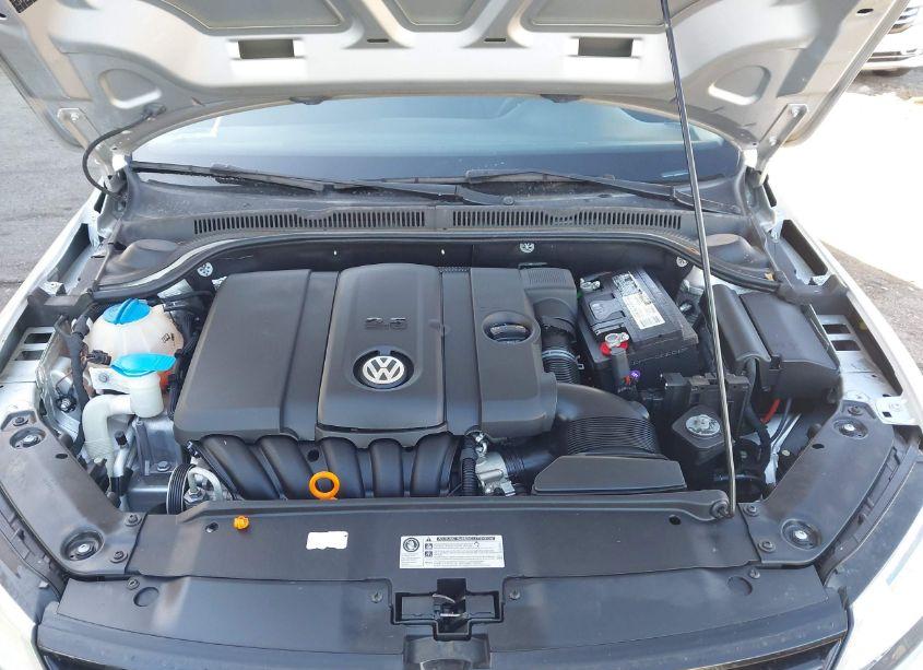 Photo 10 of 2011 Volkswagen Jetta 2.5L SE (VIN 3VWDZ7AJ6BM360278)