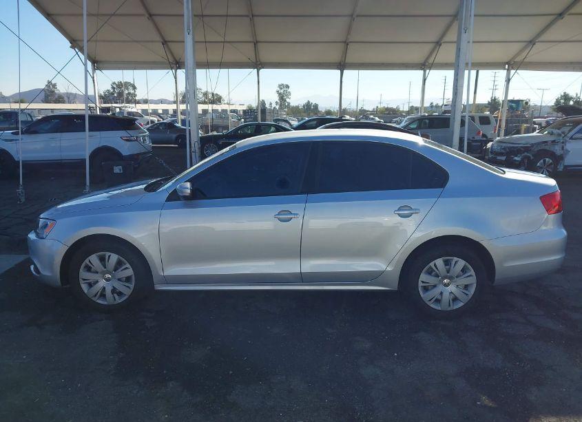 Photo 14 of 2011 Volkswagen Jetta 2.5L SE (VIN 3VWDZ7AJ6BM360278)