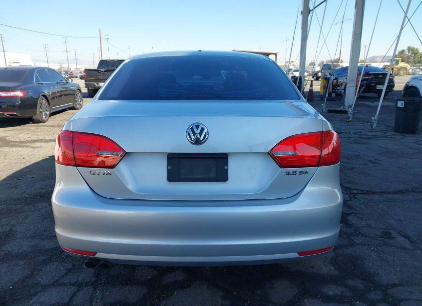 Photo 16 of 2011 Volkswagen Jetta 2.5L SE (VIN 3VWDZ7AJ6BM360278)
