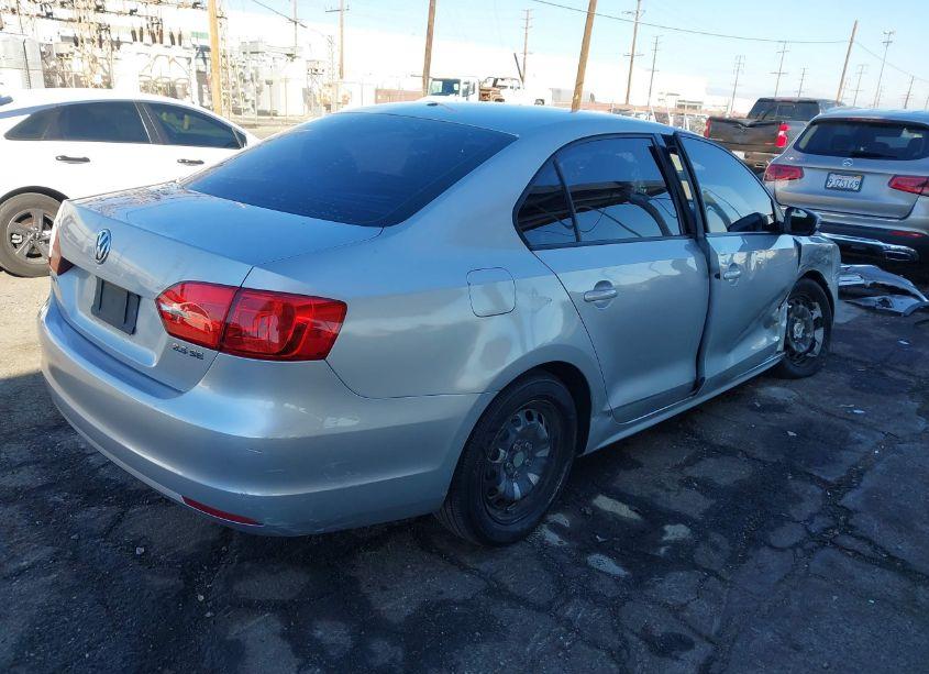 Photo 4 of 2011 Volkswagen Jetta 2.5L SE (VIN 3VWDZ7AJ6BM360278)