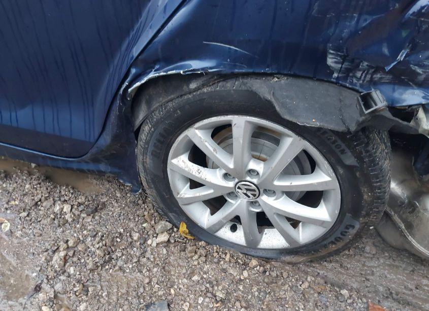 Photo 13 of 2011 Volkswagen Jetta 2.5L SE (VIN 3VWDZ7AJ6BM396410)