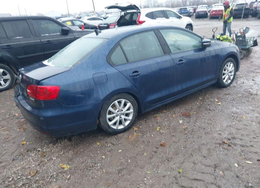 Photo 4 of 2011 Volkswagen Jetta 2.5L SE (VIN 3VWDZ7AJ6BM396410)