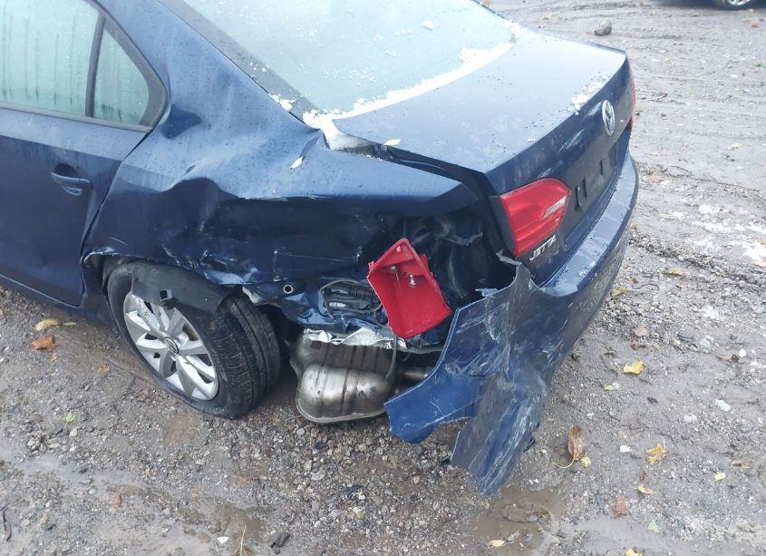 Photo 6 of 2011 Volkswagen Jetta 2.5L SE (VIN 3VWDZ7AJ6BM396410)