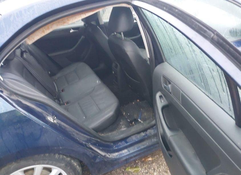 Photo 8 of 2011 Volkswagen Jetta 2.5L SE (VIN 3VWDZ7AJ6BM396410)