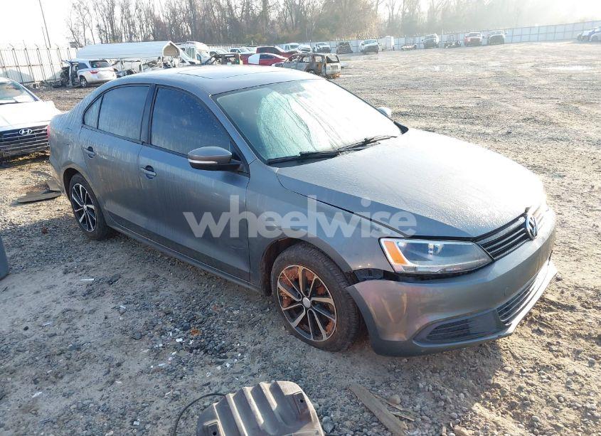 2011 Volkswagen Jetta 2.5L SE (VIN 3VWDZ7AJ7BM024817) main photo