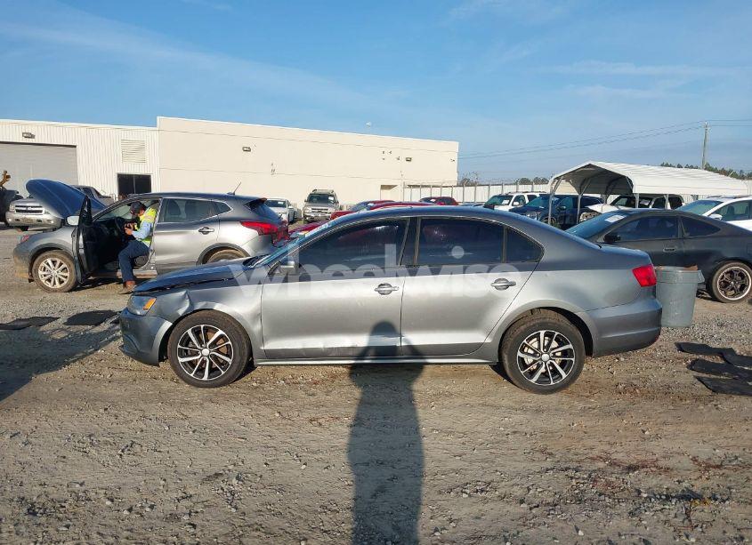 Photo 14 of 2011 Volkswagen Jetta 2.5L SE (VIN 3VWDZ7AJ7BM024817)