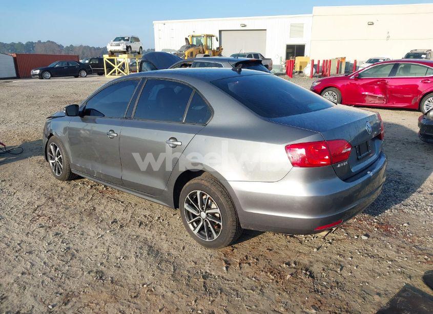 Photo 3 of 2011 Volkswagen Jetta 2.5L SE (VIN 3VWDZ7AJ7BM024817)