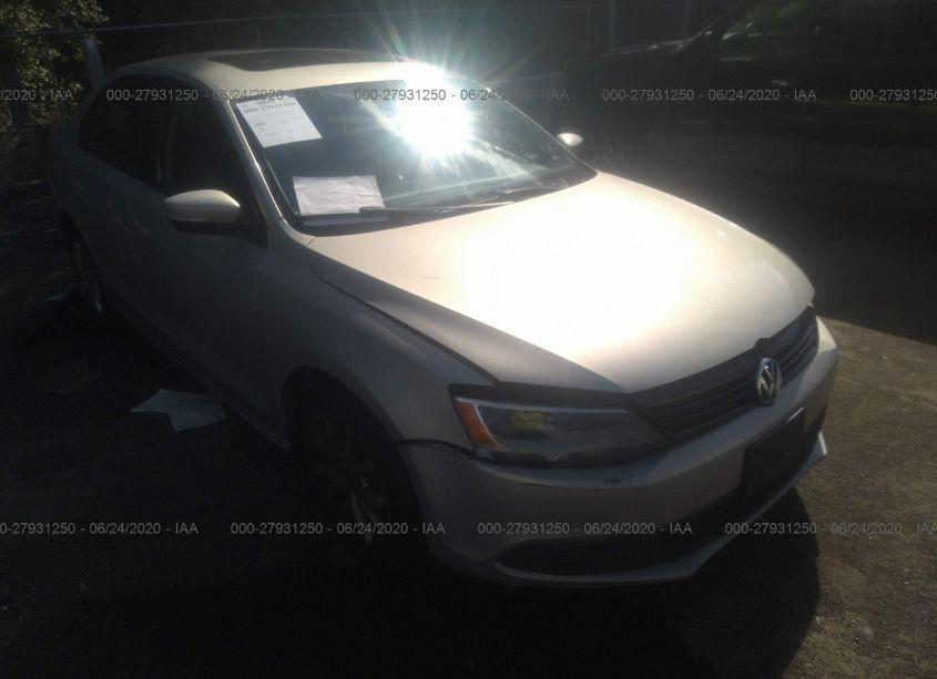 2011 Volkswagen Jetta 2.5L SE (VIN 3VWDZ7AJ7BM082104) main photo